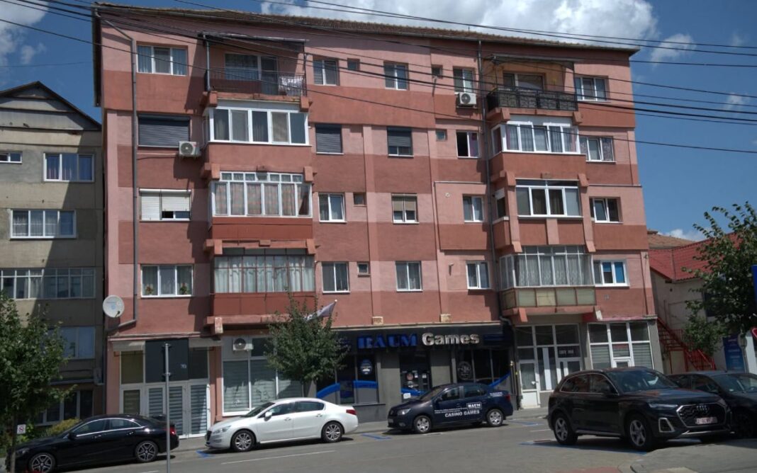 Impozit dublu pentru balcoanele închise ilegal