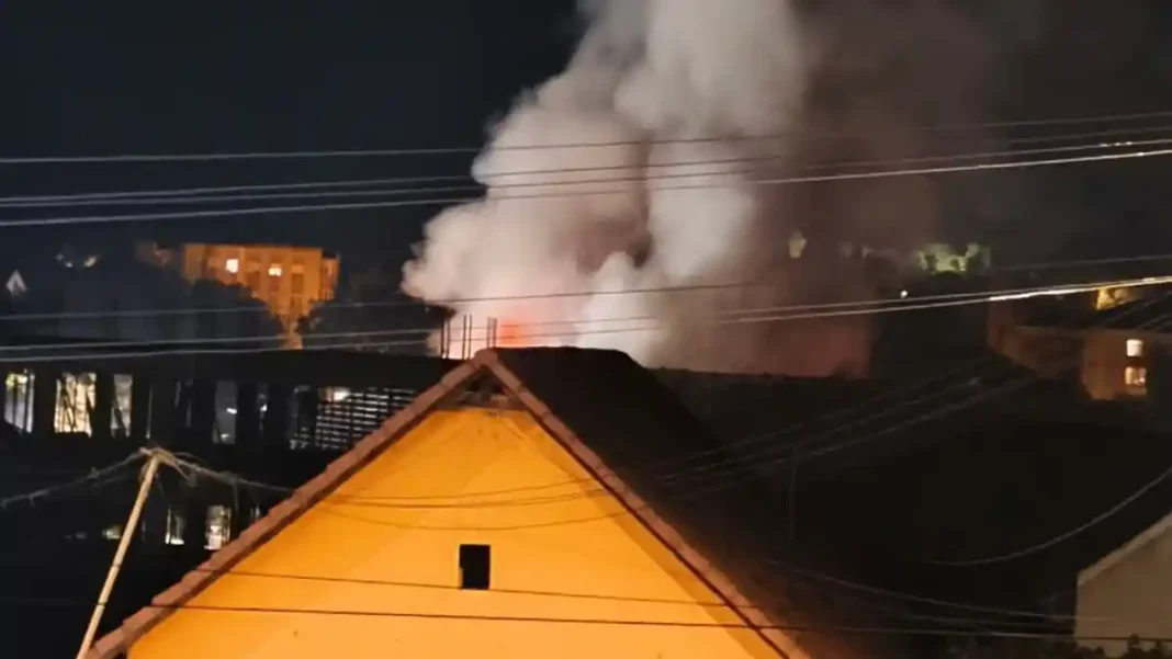 Incendiu la Aiud: Pompierii intervin prompt