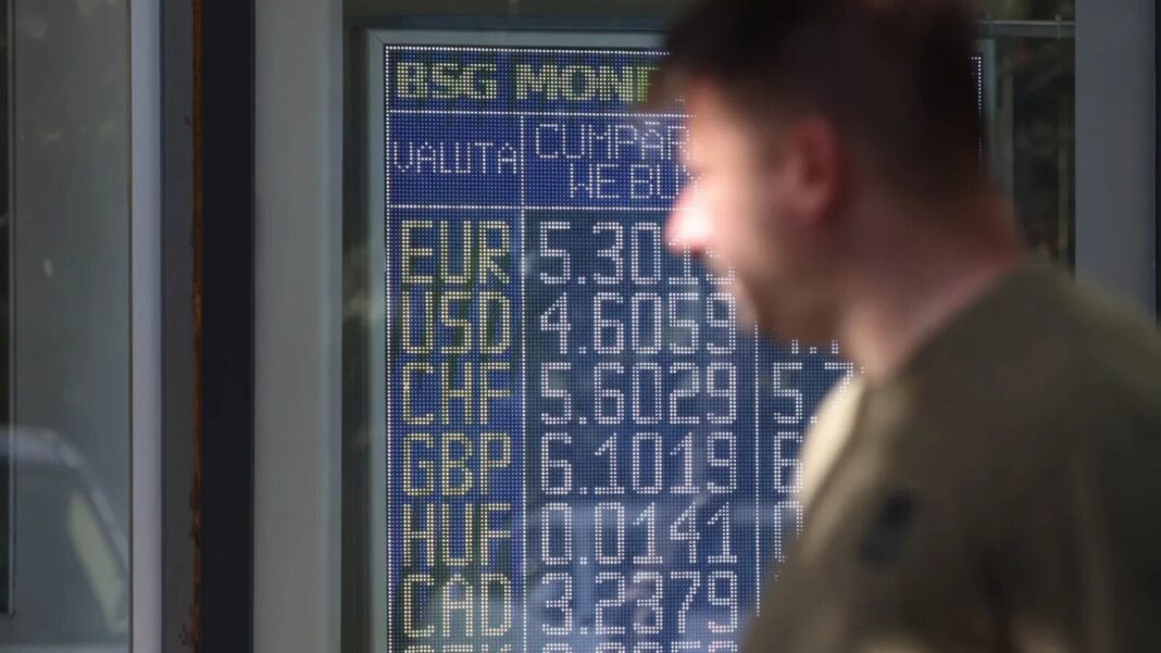Leul se depreciază în fața principalelor valute