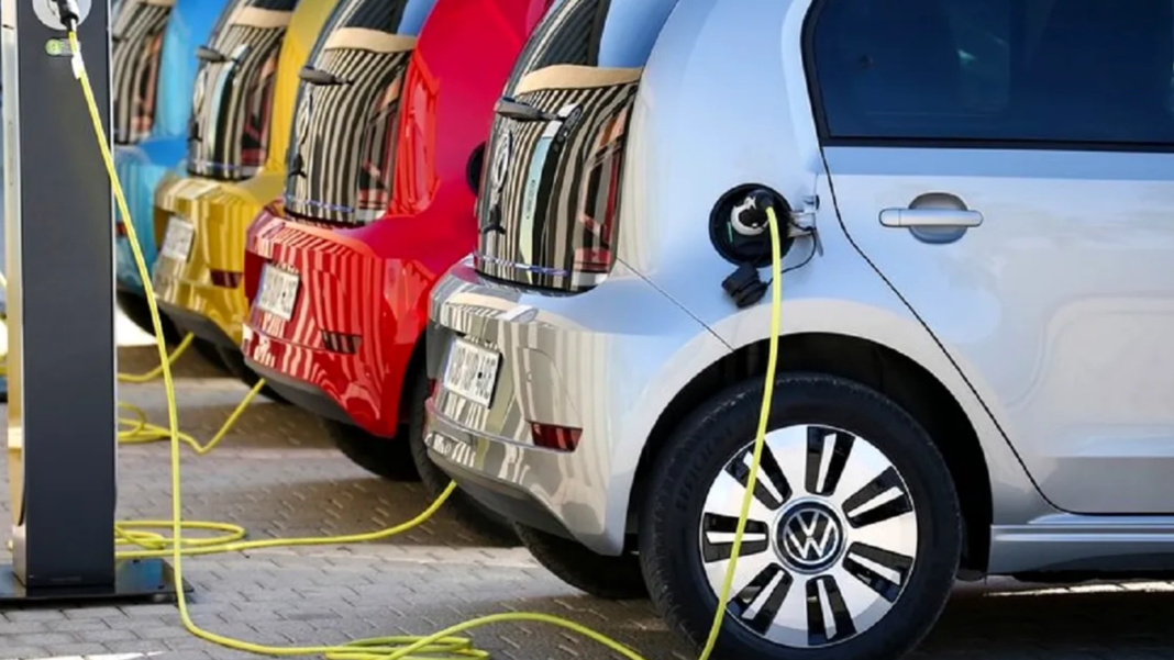 Piața globală a mașinilor electrice scade în septembrie