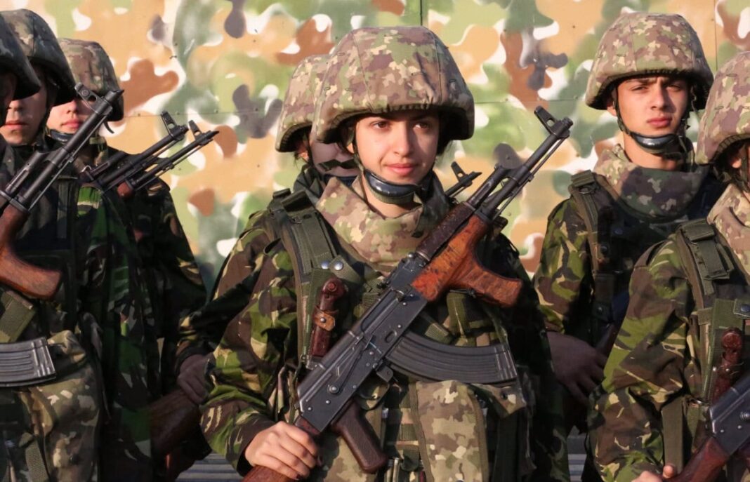 Reguli stricte pentru purtarea uniformei militare