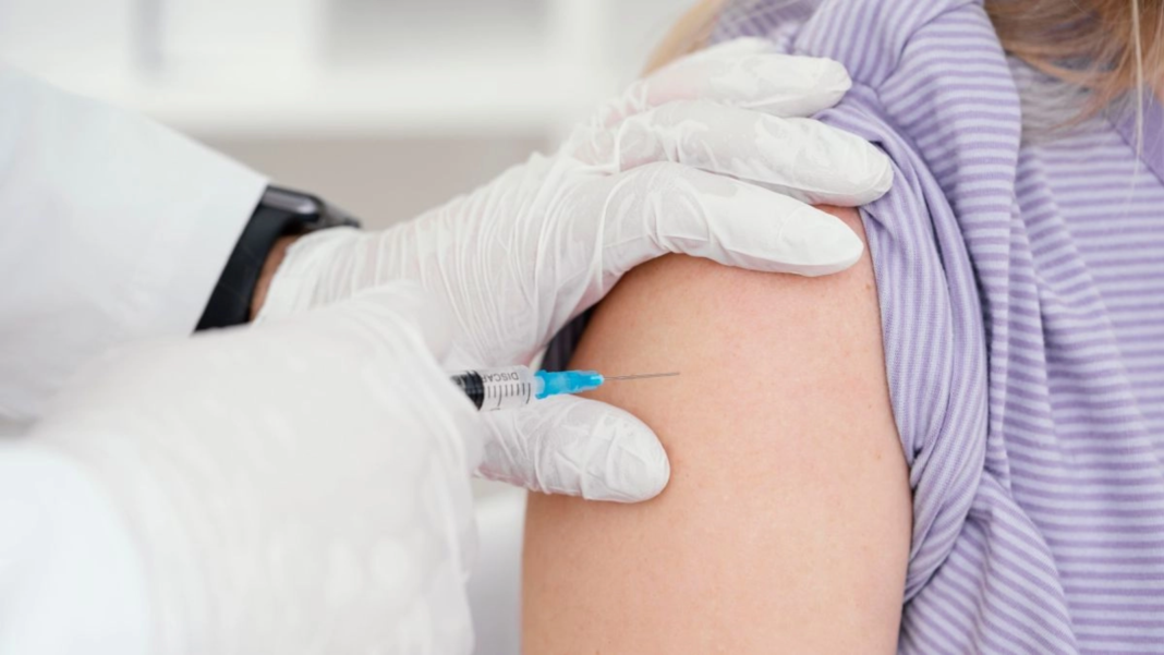 România așteaptă noi doze de vaccin antigripal