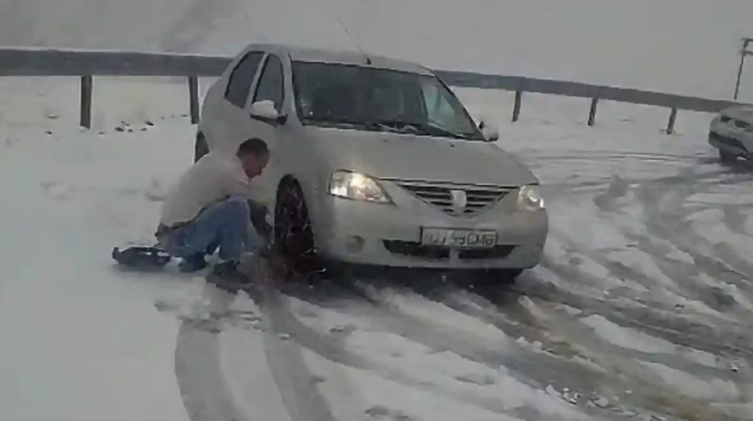 Transalpina închisă din cauza ninsorii