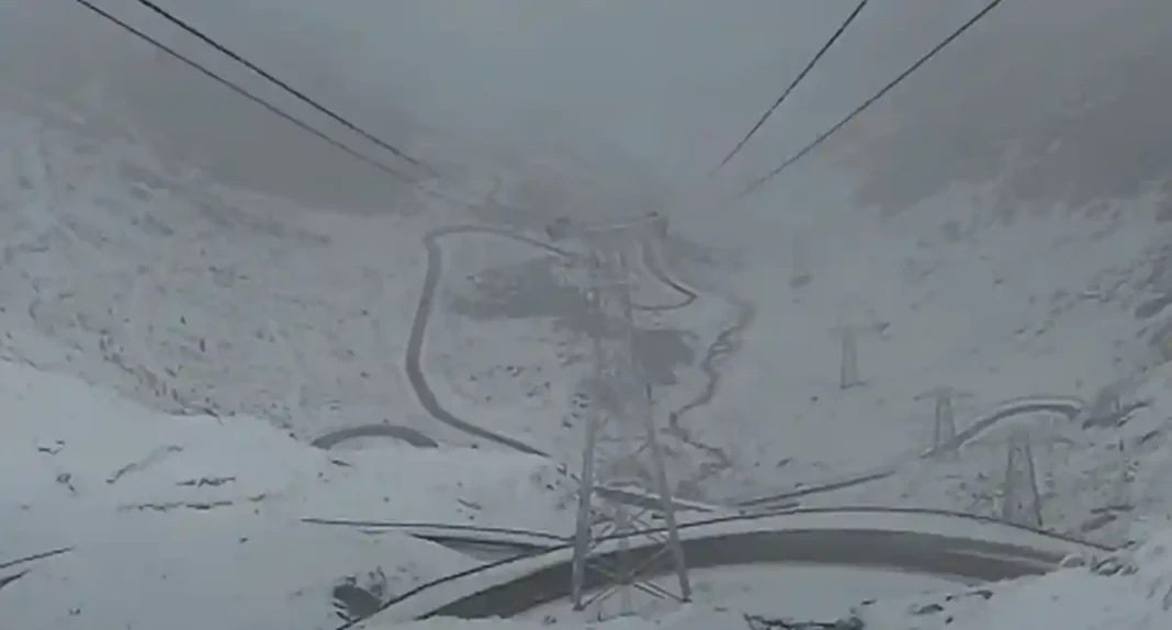 Zăpadă de 40 cm pe Transfăgărășan